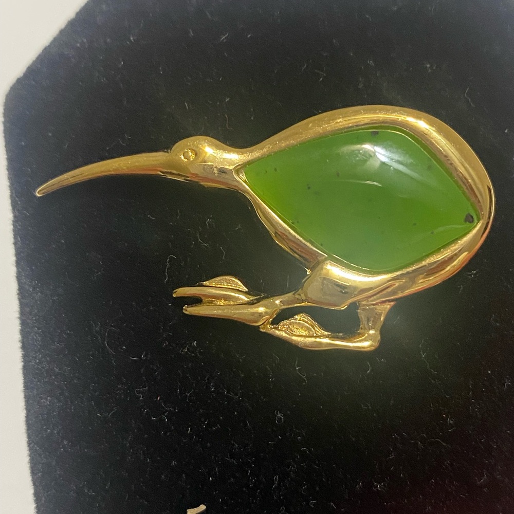 Green Jade  Kiwi Bird Brooch in Gold Tone